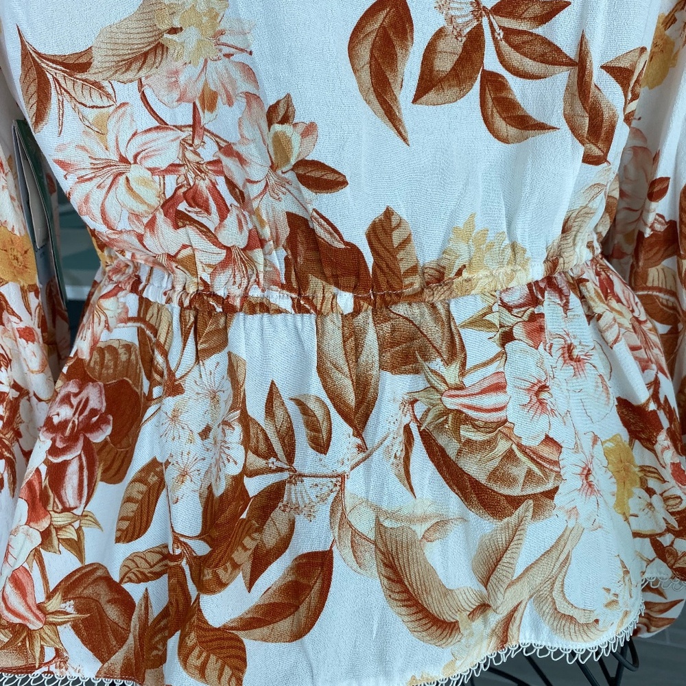NWT Guess Floral V-Neck Blouse Sz M - Picture 8 of 12